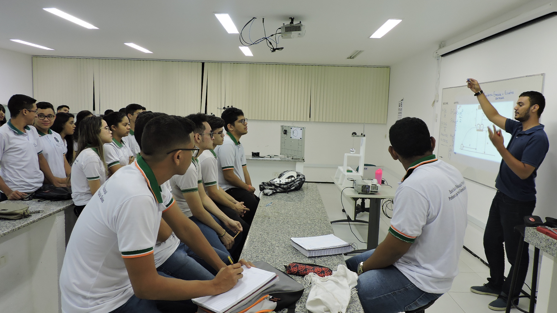 LabCED – Ação pedagógica fortalece o desenvolvimento de práticas nos laboratórios das escolas
