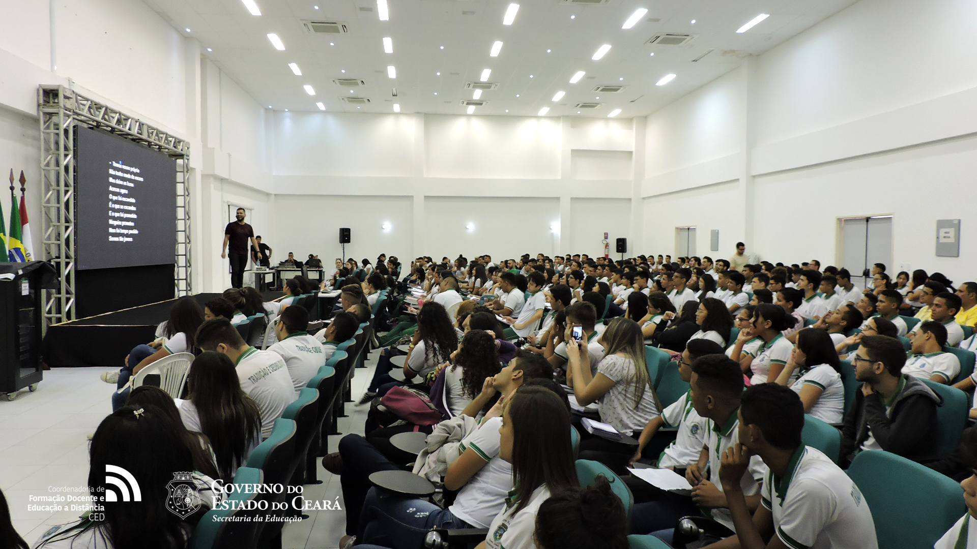 Alunos da rede estadual participam do ENEM MIX na CODED/CED